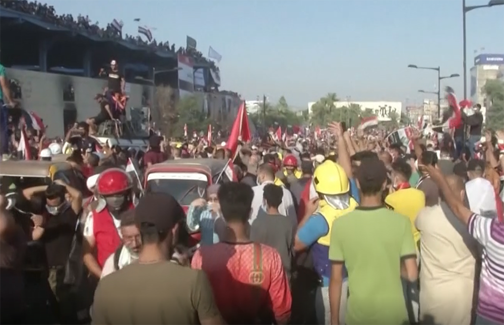Protestuesit mbyllin rrugët në Bagdad, nuk tërhiqen nga kërkesat për qeveri të re