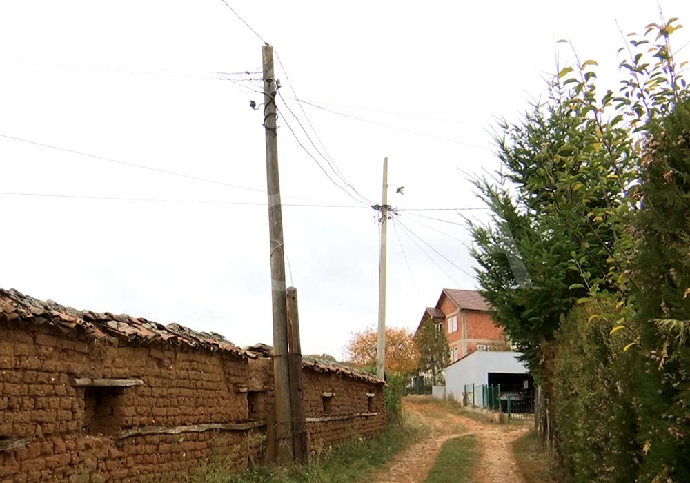 Banorët e Zllatarit padisin KEDS-in pasi u rrezikuan nga këputja e kabllos në shtyllë