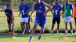 Me Cuculin në mbrojtje, Drita ua bën terr skuadrave rivale