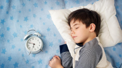 Sa gjumë i nevojitet fëmijëve në faza të caktuara zhvillimore