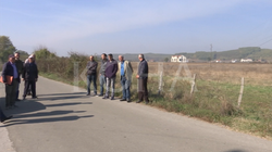 Protestë në Gjakovë kundër shitjes së disa pronave nga AKP-ja që qytetarët thonë se janë private