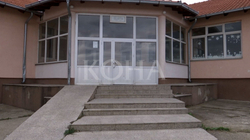 Shkolla në Godanc që u mbyll nga Komuna e Drenasit, tani ajo përdoret për ngushëllime