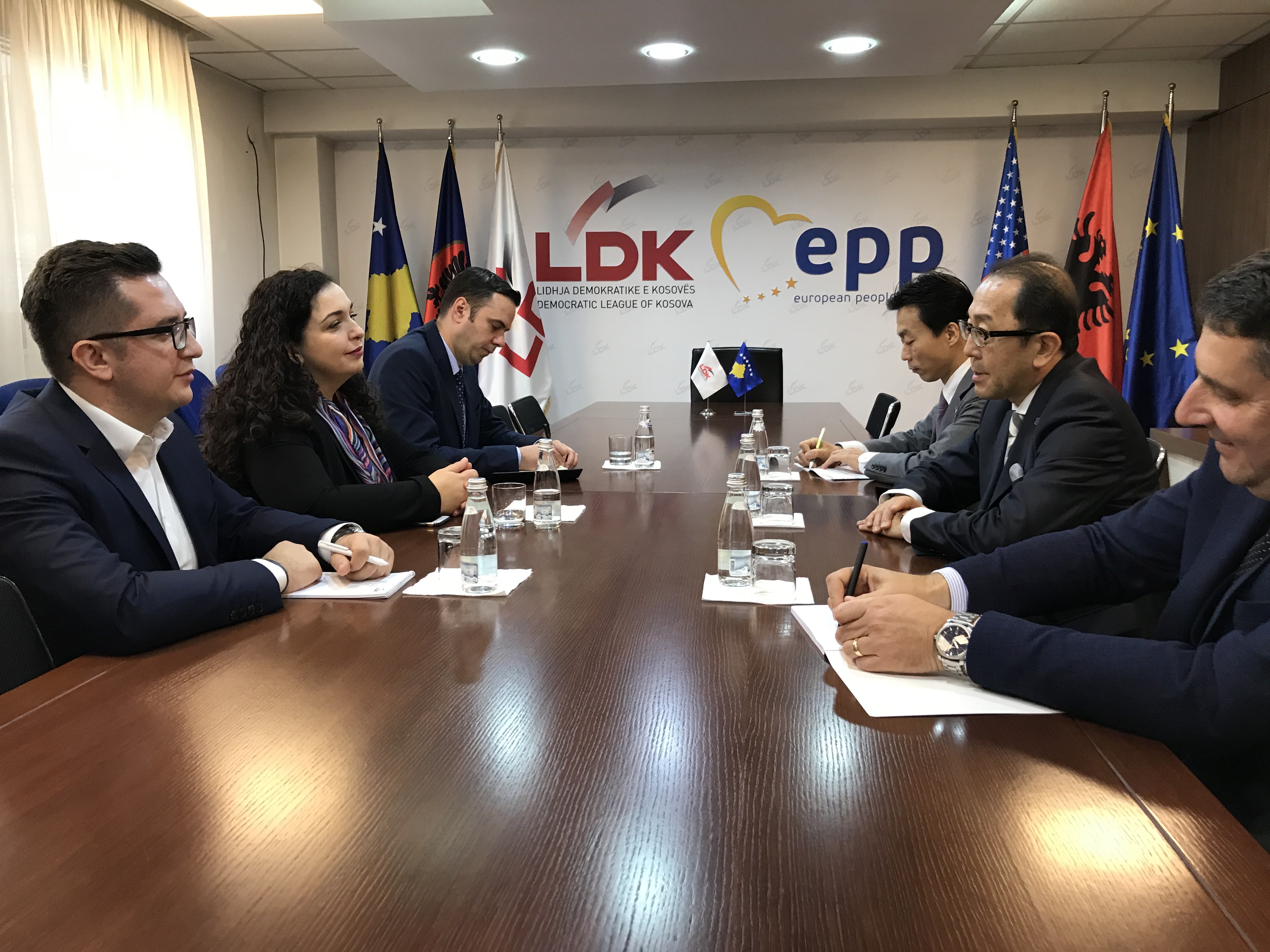 Nënkryetarja e LDK-së Osmani takohet me ambasadorin japonez Koinuma