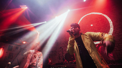 Hip-hop artisti që vë në pah ndarjen e Kashmirit