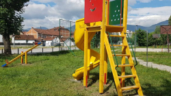 Në Prishtinë ka nisur riparimi i 25 këndeve të lodrave për fëmijë dhe 20 terreneve sportive