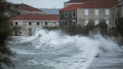 Stuhi dhe reshje shiu, moti i keq përmbyt qytetet bregdetare në Kroaci