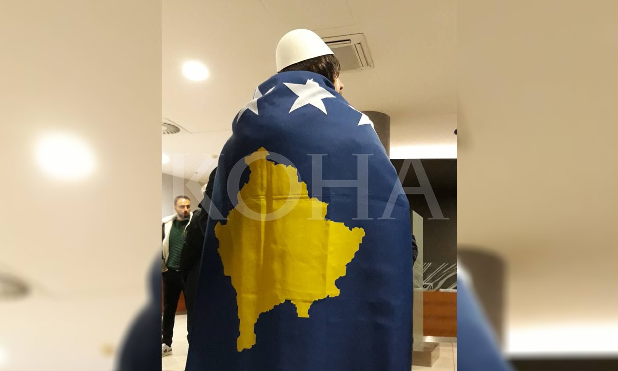 Hoteli ku po qëndrojnë futbollistët e Kosovës në Çeki, i mbushur me tifozë