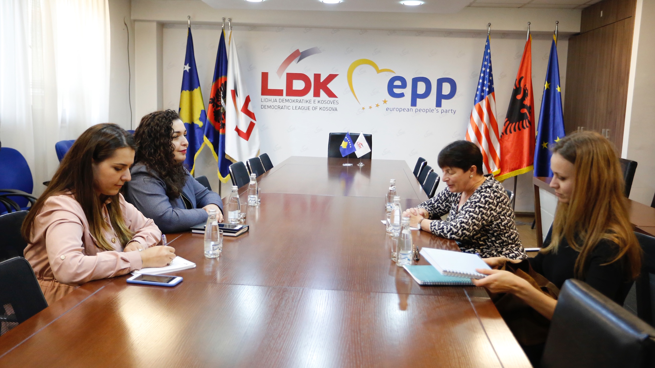 Osmani takohet me Ambasadoren e Francës, i tregon për bashkëpunimin me VV-në