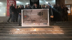 ​Ndizen 97 qirinj në përkujtim të viktimave të trafikut rrugor në Kosovë