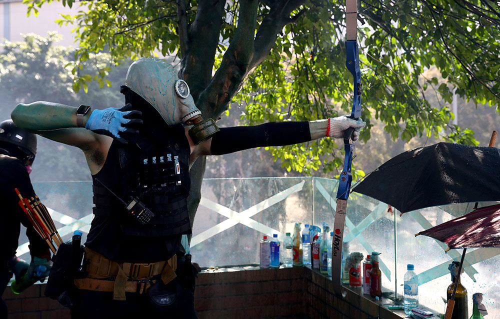 Përshkallëzojnë protestat në Hong Kong, arrestohen studentët teksa largohen nga kampusi universitar