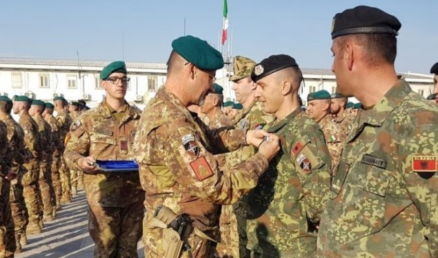 NATO vlerëson me medalje trupat shqiptare me shërbim në Herat