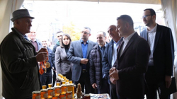 Në Skenderaj hapet panairi i mjaltit, prodhimeve bujqësore dhe artizanaleve