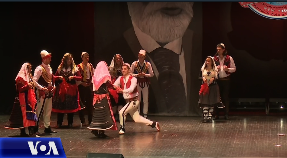 Shqiptarët në Nju Jork ruajnë traditat nga vendi i origjinës përmes këngës e folklorit