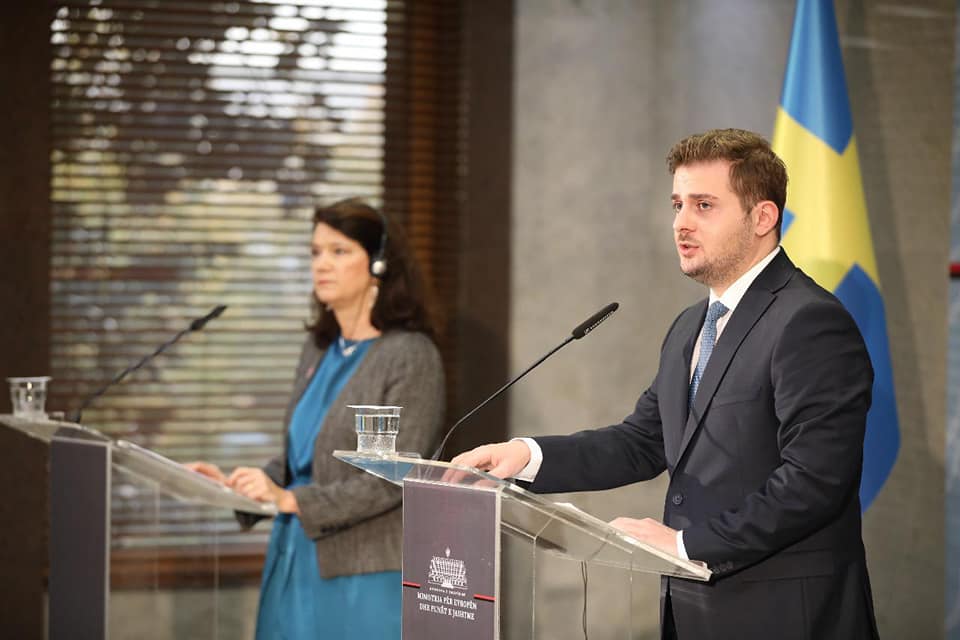 Ministri Cakaj homologes suedeze: Integrimi procesi më themelor për Shqipërinë, BE diskriminuese ndaj Kosovës
