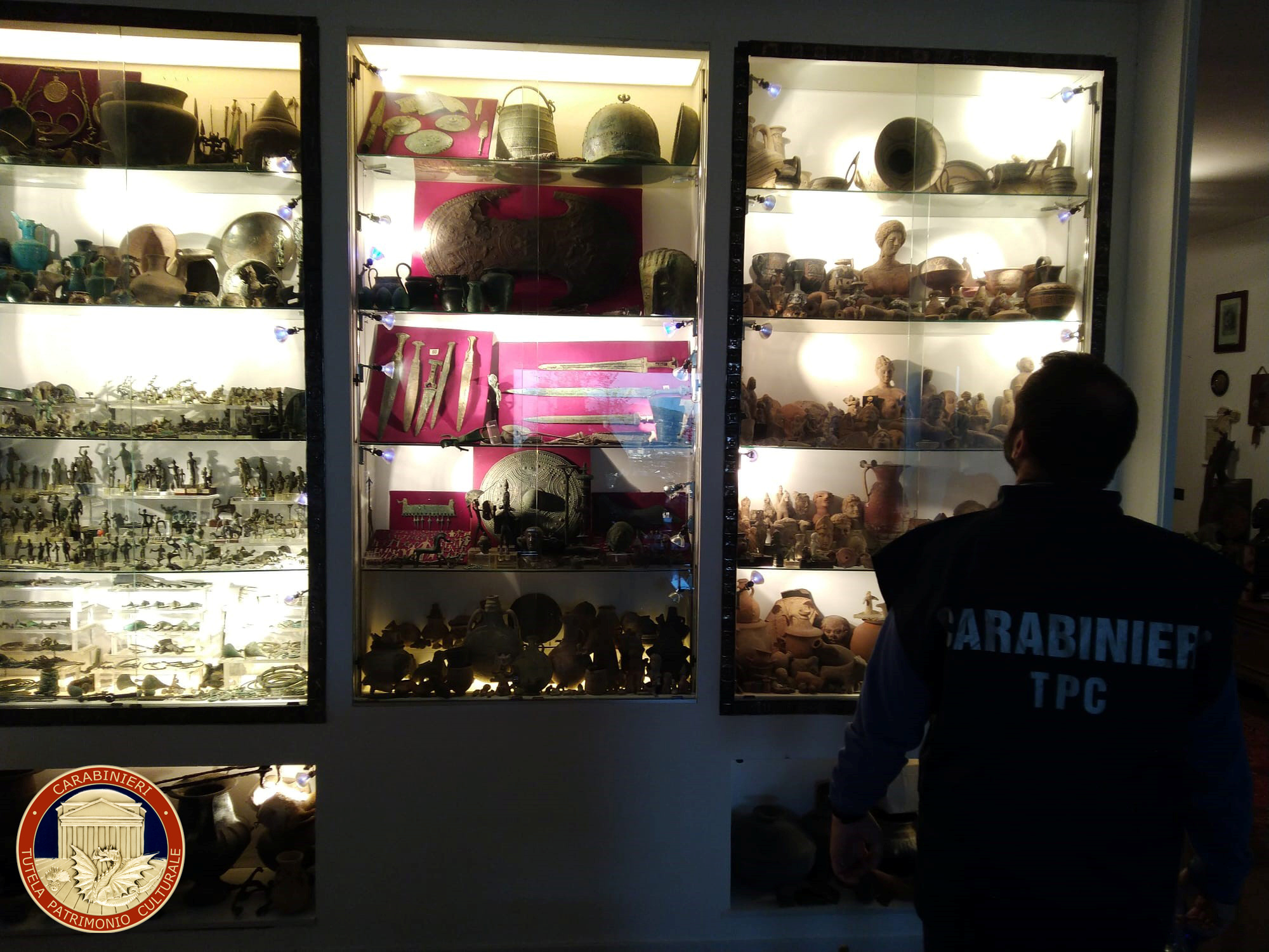 Zbulohet banda kriminale e arkeologjisë, konfiskohen 10 mijë artefakte
