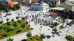 Tërmeti u ndie edhe në Kosovë, shumë qytetarë në panik kanë dalë jashtë shtëpive të tyre
