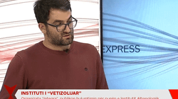 Gashi tregon arsyet pse e cilëson të vetizoluar Institutin Albanologjik