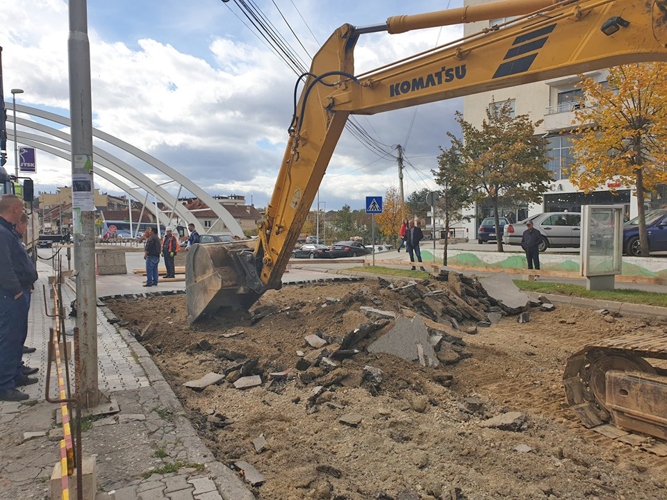Opozita në Suharekë e akuzon pushtetin për kaos gjatë realizimit të projektit të sheshit