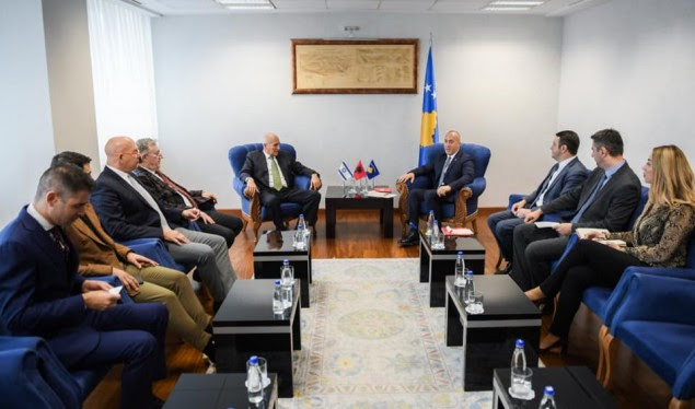 Haradinaj pret investitorë nga Izraeli dhe Shqipëria