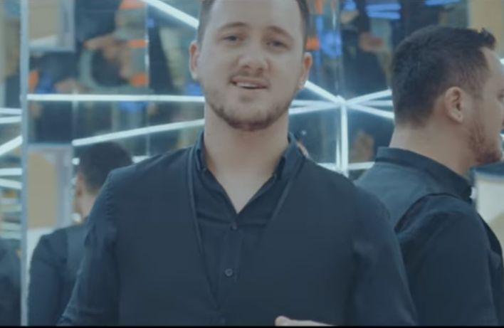 Albatrit Muqiqi sjell “Fotografi”