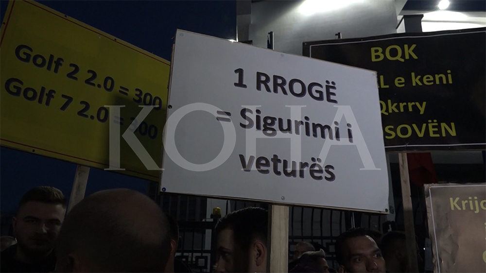 Protestuesit paralajmërojnë bllokim të komunikacionit e mosregjistrim të veturave