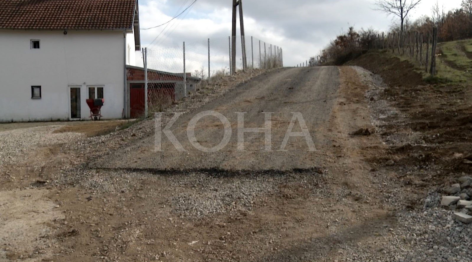 Banorët në Llabjan të Novobërdës ankohen për cilësinë e dobët të asfaltit