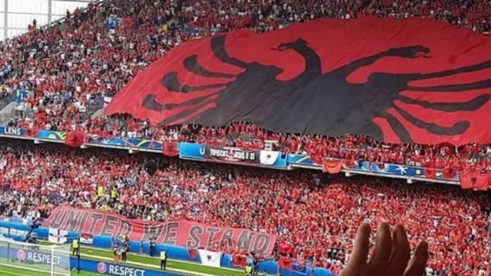 Tërmeti tragjik bën bashkë tifozët në Shqipëri dhe Kosovë, të gjithë ofrojnë ndihmë