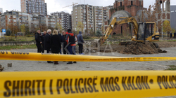 Vazhdojnë gërmimet për varrezë të dyshuar masive në Prishtinë