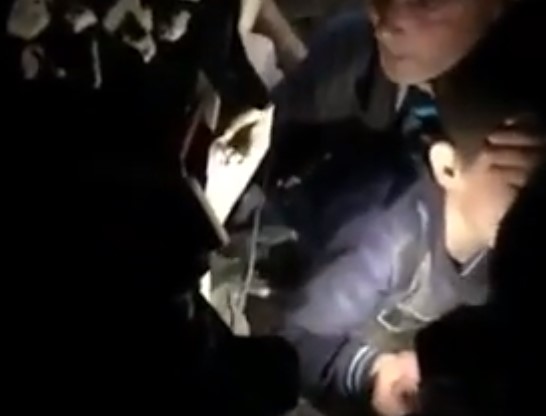 Një fëmijë nxirret nga rrënojat në Thumanë