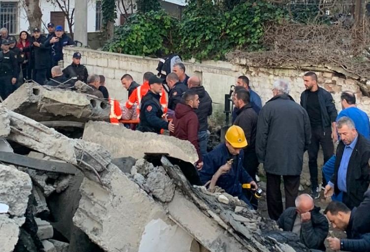 Limaj: Në këto momente të rënda, lutjet tona janë për vëllezërit dhe motrat shqiptare