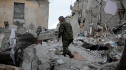 Heronjtë e heshtur të tërmetit tragjik në Shqipëri: Nga Sataku te ushtari shqiptar me lot në sy