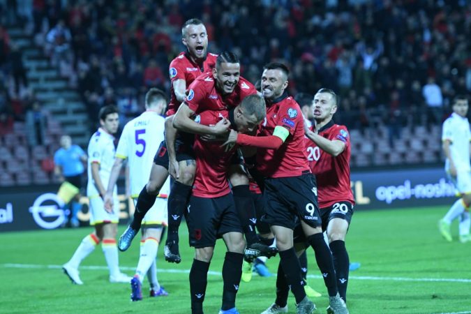 Shqipëria e Kosova humbin nga një pozicion në renditjen e FIFA-s 