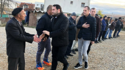 Naçi premton shtëpi të re dhe pension prej 1 mijë eurosh për familjen Abazi në Gjilan