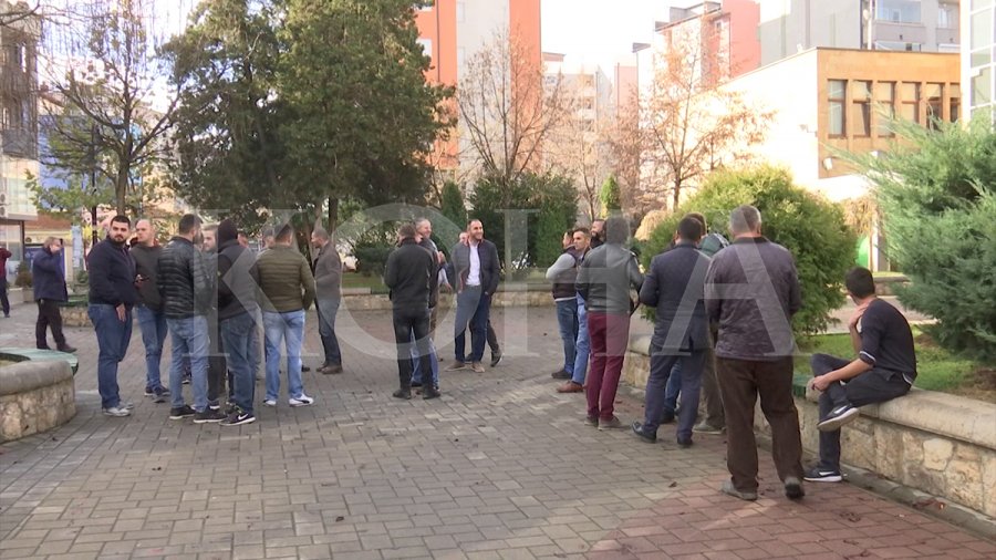 Bizneset në Mitrovicë, protestojnë kundër shkurtimit të orarit të punës