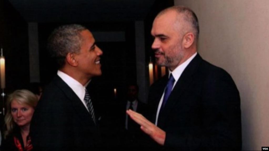 Katër muaj burg shtetasit amerikan për foton Rama - Obama