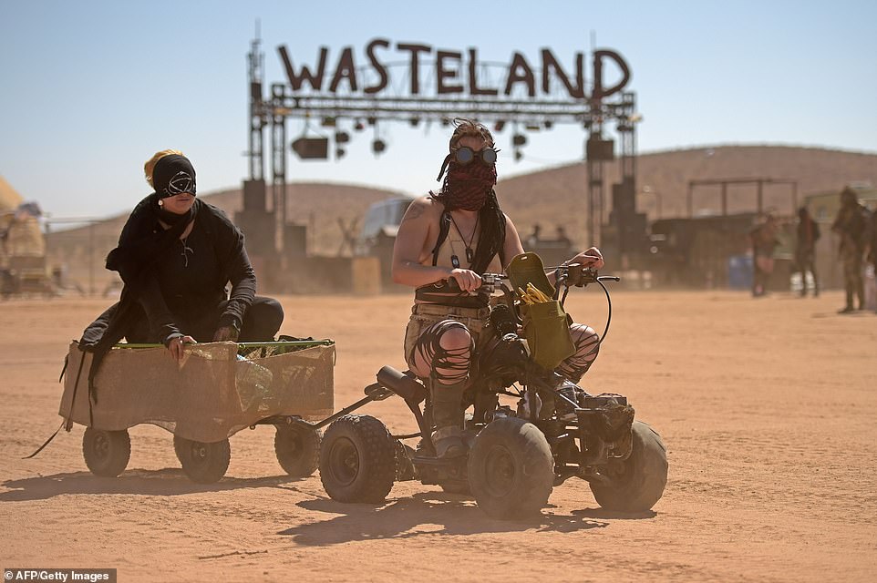 “Wasteland Weekend”, apokalipsi i improvizuar në shkretëtirën në Kaliforni