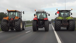 Fermerët shkaktojnë tollovi me traktorë nëpër rrugët e Holandës