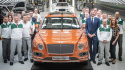 Bentley fillon shitjen e Bentaygas hibride me 450 kuajfuqi, 3.5 litra në 100km