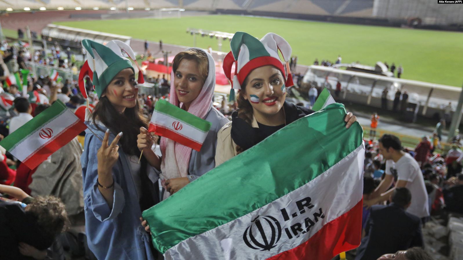 Irani lejon gratë në stadium për ndeshjen kualifikuese