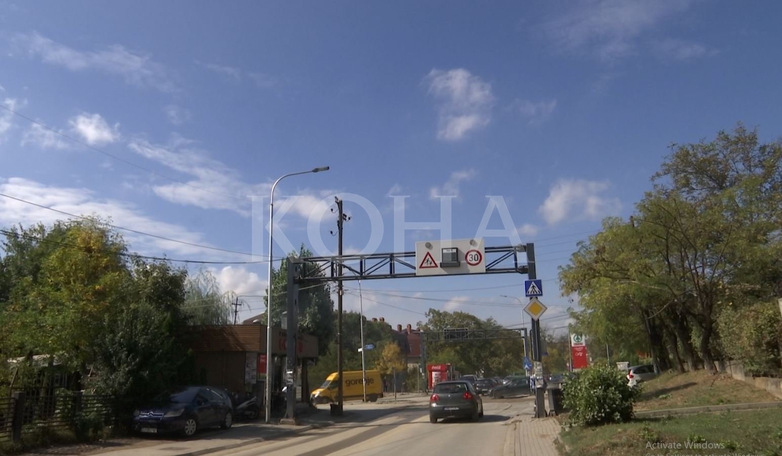 Mungesa e semaforit te udhëkryqi i rrugëve “1 tetori’’, rrezik për qytetarët