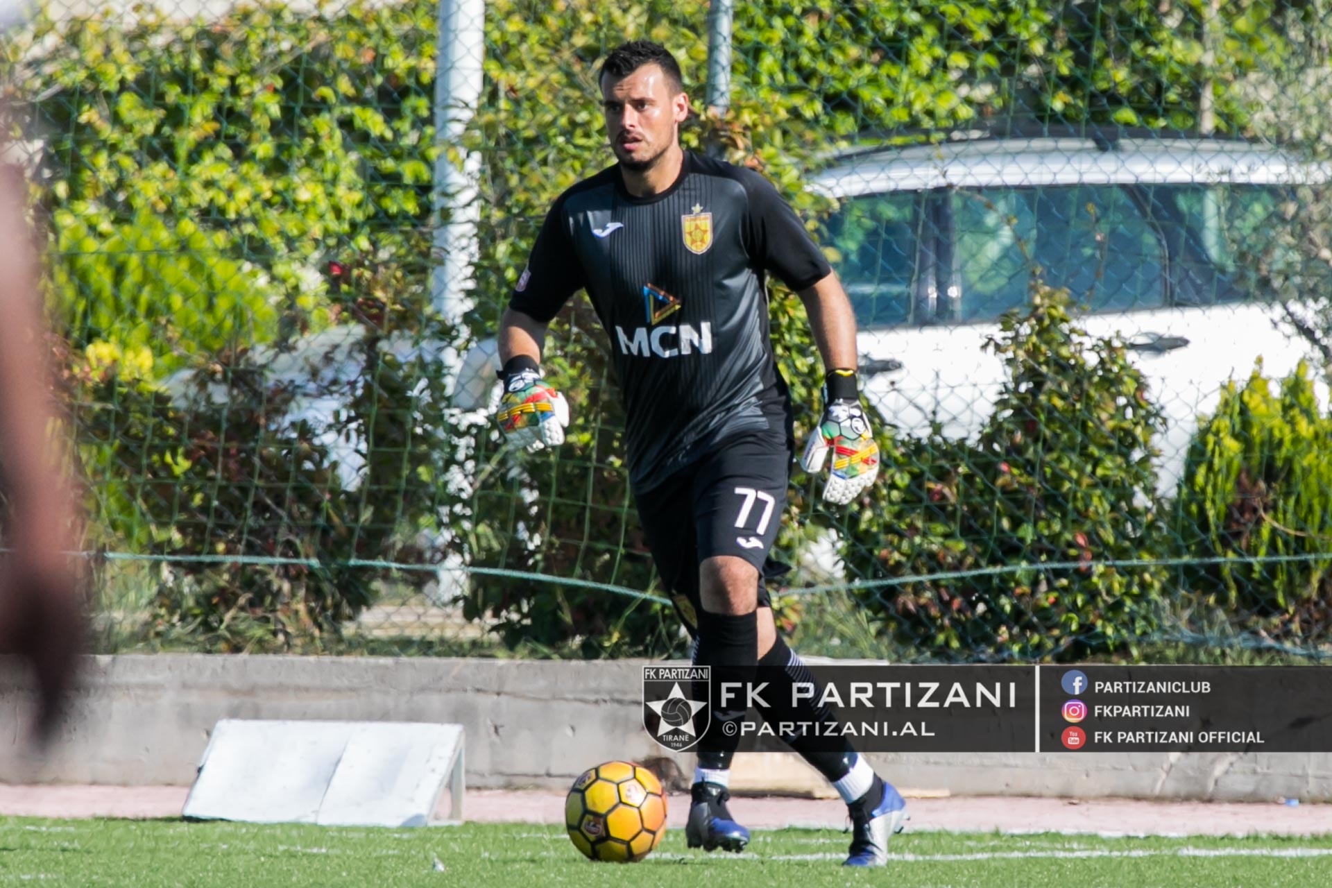 Portieri i Partizanit u hodh nga kati i 6-të pas një grindjeje me partneren