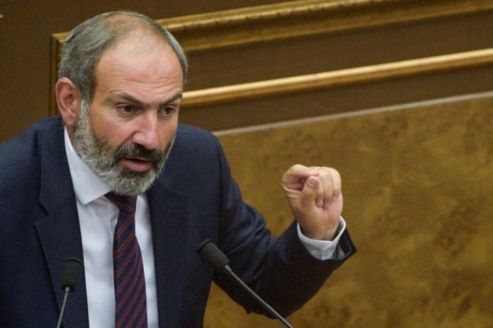 Ish-gazetari Pachinian zgjidhet kryeministër i Armenisë