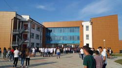 Kuvendarët e Lipjanit kundër pagesës së prindërve për roje të Gjimnazit