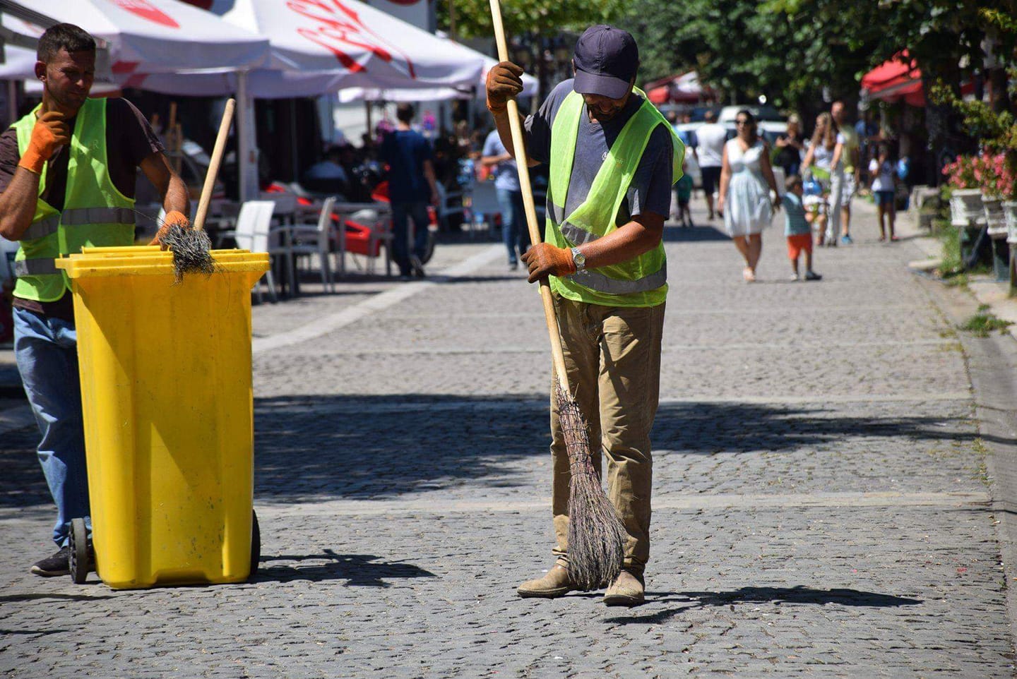 Zhbllokohet pjesërisht kontrata për pastrimin e hapësirave publike në Prizren