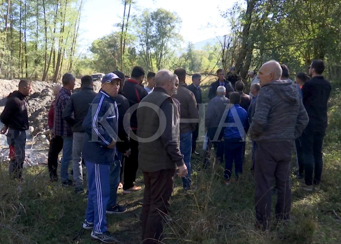 Banorët e Bitisë i vazhdojnë protestat edhe pas dhunës, përgatitet padi ndaj Ministrisë së Mjedisit
