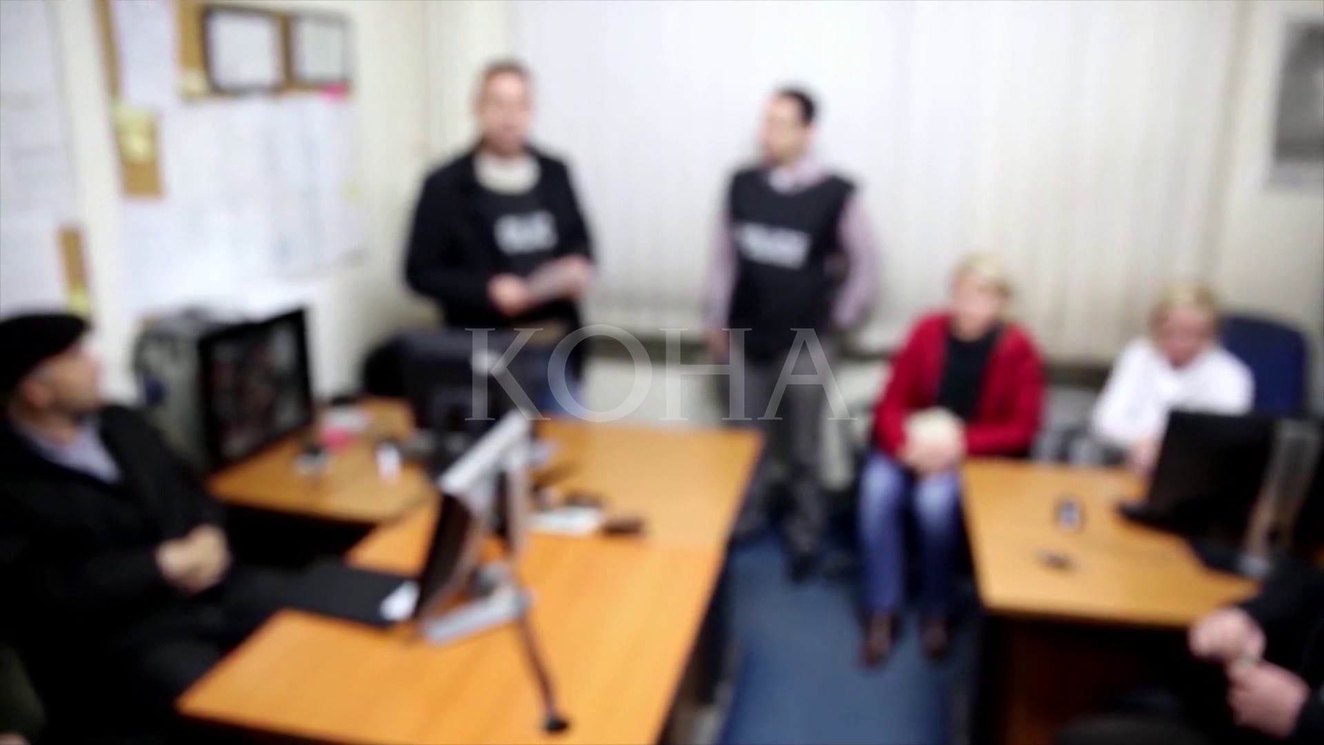 Dy të arrestuar në Fushë Kosovë për trafikim me njerëz dhe prostitucion