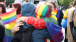 Dhuna dhe përjashtimi izolojnë komunitetin LGBTIQ+ në Kosovë