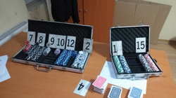 Arrestohet një person në Deçan, në lokal i sekuestrohen pajisje të lojërave të fatit
