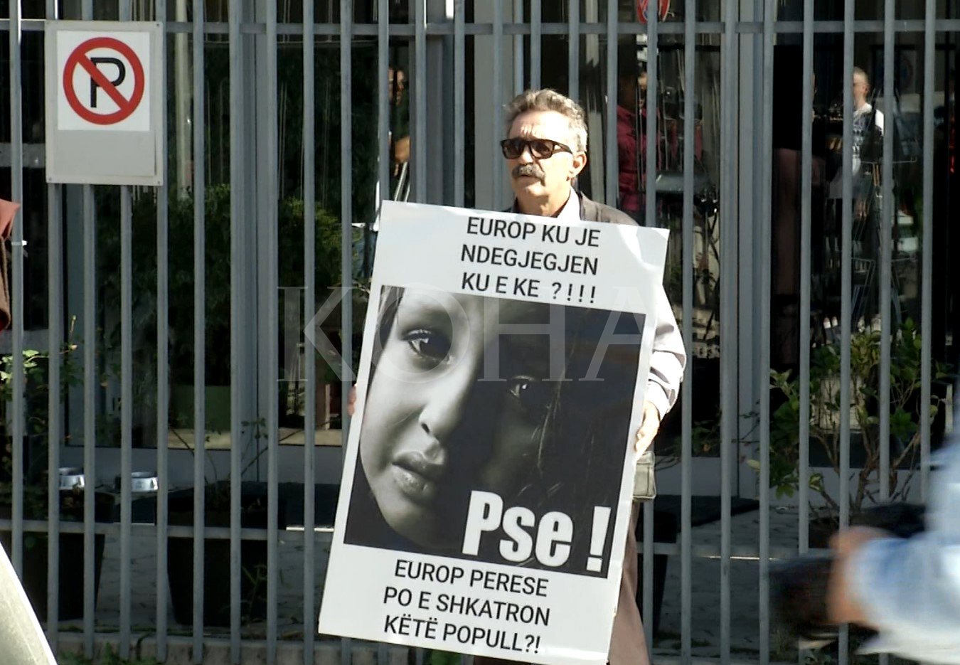 Shtyhet protesta kundër Handkes