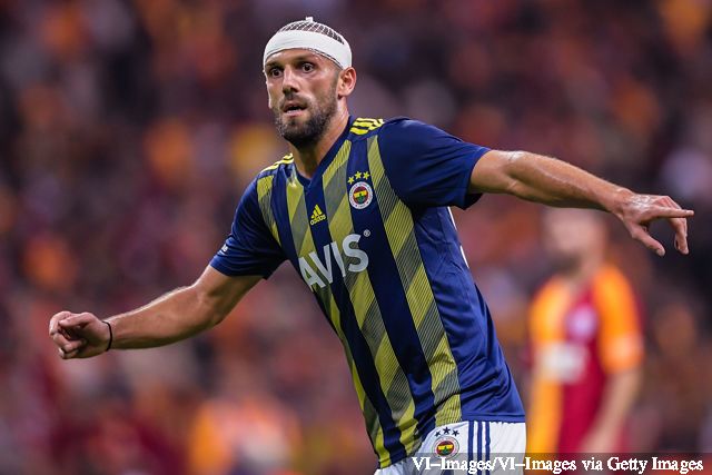 Tottenhami synon Muriqin por ai do të qëndrojë në Fenerbahçe edhe dy vjet